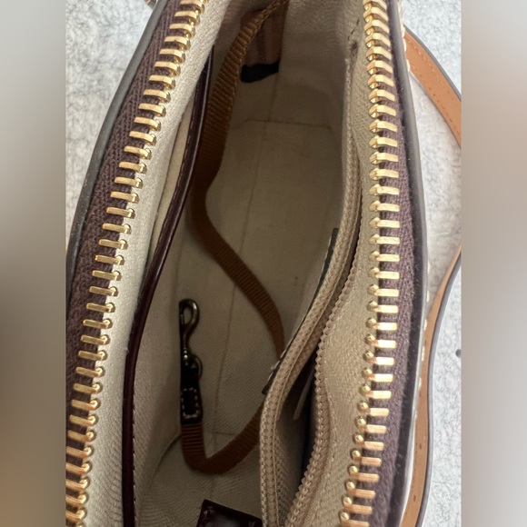 Dooney and Bourke purse - Picture 6 of 6